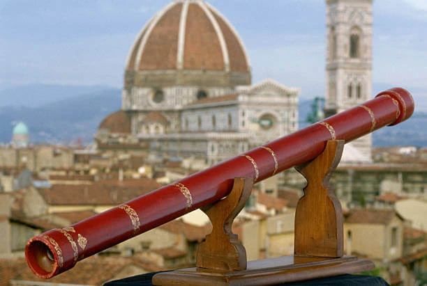 কীভাবে একটি গ্যালিলিয়ান টেলিস্কোপ বানাবেন